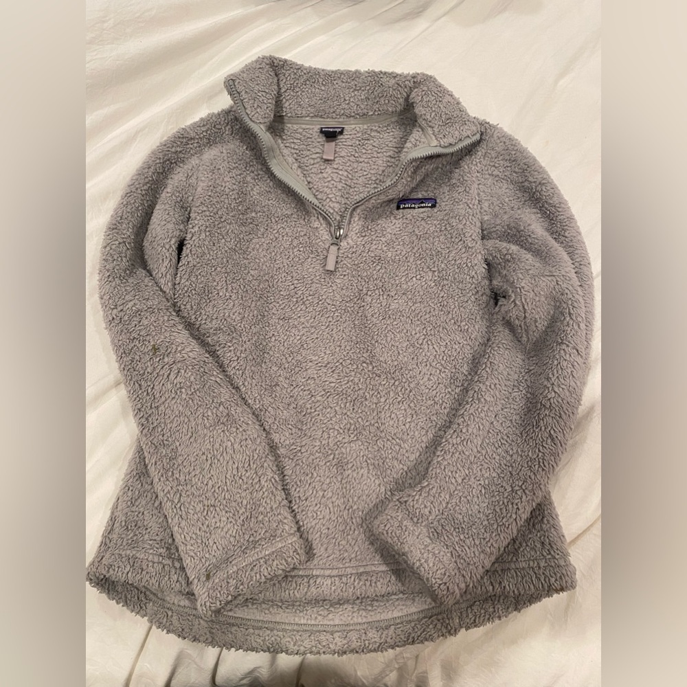 Patagonia fuzzy jacket! Sooo warm!! Size Xs and in excellent condition!